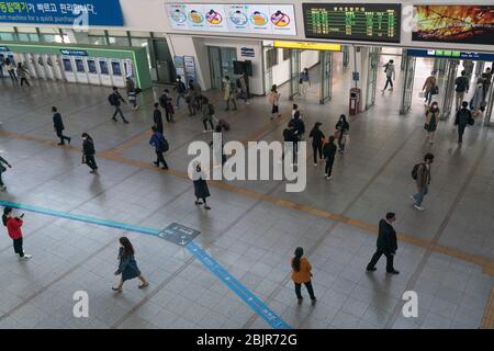 Seoul, South Korea. 30th Apr, 2020. Passengers wearing face masks as a preventive measure at the Seoul Train Station during the Coronavirus (COVID-19) crisis.Local infections in South Korea fall to zero for first time since its coronavirus outbreak worsened in February. Credit: SOPA Images Limited/Alamy Live News Stock Photo