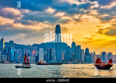 Red sail junk boat in the Victoria Harbour, Hong Kong Stock Photo