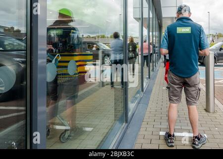 Clonakilty, West Cork, Ireland. 30th Apr, 2020. There was a queue to get into Lidl Supermarket, Clonakilty today to limit the amount of people iin the store due to the Covid-19 pandemic. Credit: AG News/Alamy Live News Stock Photo