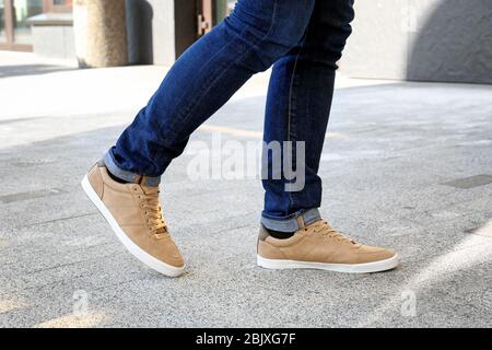 Blue jeans hot sale beige shoes