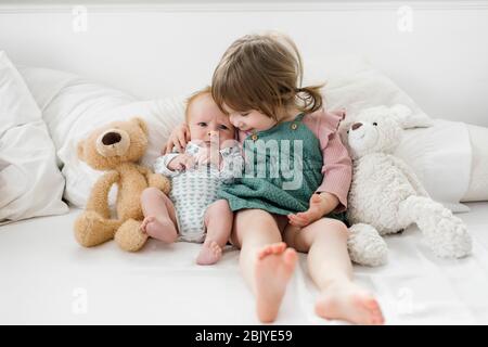 Portrait of 2 teddy bears hi-res stock photography and images - Alamy