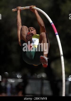 https://l450v.alamy.com/450v/2bk1my8/stanford-united-states-06th-may-2007-ashton-eaton-of-oregon-cleared-12-11-12-395m-in-the-decathlon-in-the-pacific-10-conference-track-field-championships-at-stanford-universitys-cobb-track-angell-field-in-stanford-calif-on-sunday-may-6-2007-dicesare-placed-ninth-with-7123-points-photo-via-credit-newscomalamy-live-news-2bk1my8.jpg