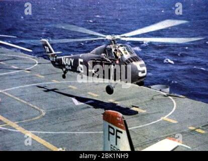 HSS-1 Seabat of HS-4 landing on USS Princeton (CVS-37) 1959. Stock Photo