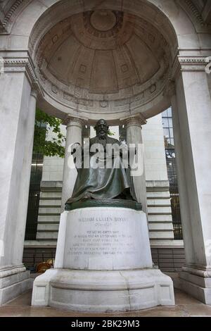 Monument William Cullen Bryant in Bryant Park in New York City Stock Photo