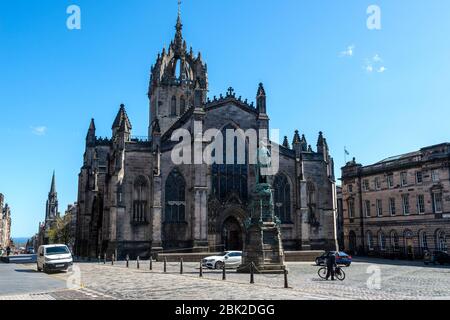 St Giles Cathedral with Statue of Walter Francis Montagu Douglas Scott in foreground viewed from the High Street in Edinburgh Old Town, Scotland, UK Stock Photo