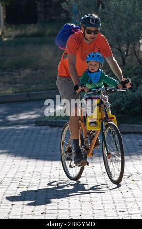 Johannesburg, South Africa. 1st May, 2020. Local people enjoy outdoor activities in Johannesburg, South Africa, May 1, 2020. South Africa started easing lockdown restrictions from Friday. Credit: Chen Cheng/Xinhua/Alamy Live News Stock Photo