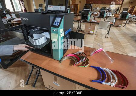 TWENTY 3D PRINTERS ARE MAKING PROTECTIVE VISORS IN A TOWN HALL IN PARIS Stock Photo