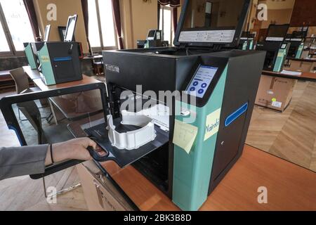 TWENTY 3D PRINTERS ARE MAKING PROTECTIVE VISORS IN A TOWN HALL IN PARIS Stock Photo