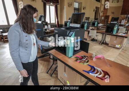 TWENTY 3D PRINTERS ARE MAKING PROTECTIVE VISORS IN A TOWN HALL IN PARIS Stock Photo