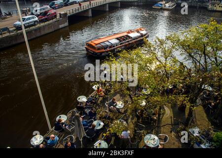 Patrons at outdoor tables on patio of de Jaren cafe, Amsterdam, North Holland, Netherlands Stock Photo