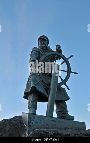 Around the UK - Dic Evans MBE,  Statue at Moelfre Lifeboat Station Stock Photo
