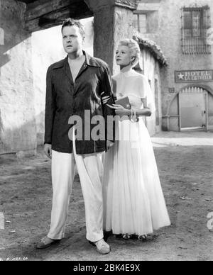 ORSON WELLES and RITA HAYWORTH in THE LADY FROM SHANGHAI 1947 director / screenplay ORSON WELLES based on novel by Sherwood King gowns Jean Louis Columbia Pictures Stock Photo