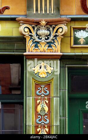 Close up of an ornate pilaster and capital next to one of the entrances to the Peveril of the Peak pub in central Manchester. Stock Photo