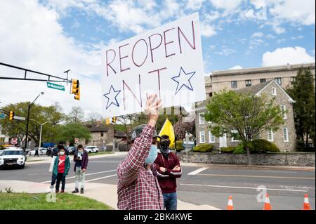 Trenton, U.S. 01st May, 2020. May 1, 2020 - Trenton, NJ, United States: Protest to ReOpen New Jersey held in front of the New Jersey State Capitol and nearby War Memorial. They are pictured here in front of the War Memorial. (Photo by Michael Brochstein/Sipa USA) Credit: Sipa USA/Alamy Live News Stock Photo