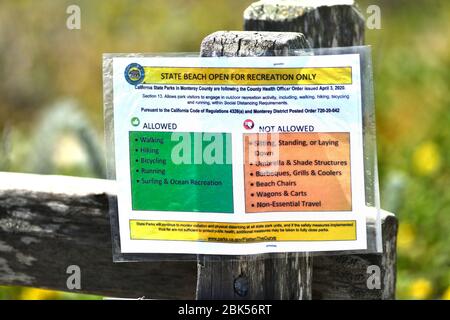 Pacific Grove, California, USA. 1st May, 2020. Sign clarifying the.Recreation Rules for Asilomar State Beach during the COVID-19 Shelter in Place Order Credit: Rory Merry/ZUMA Wire/Alamy Live News Stock Photo