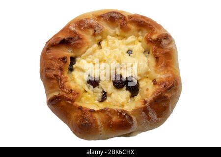 Fresh homemade open patties with cottage cheese (traditional Russian pastry vatrushka, round buns, curd tart) on linen napkin, white background, selec Stock Photo