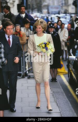 DIANA , PRINCESS OF WALES AS PATRON, ATTENDS HELP THE AGED INDUSTRY & COMMERCE LUNCHEON AT CLARIDGES IN LONDON, UK. 4th April 1989. Stock Photo