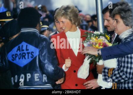 Diana, Princess of Wales in a red jacket surrounded by well wishers visits Harlem Hospital’s pediatric AIDS unit in Harlem. New York City, USA. 1989 Stock Photo