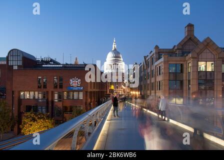 City of London School Night Millennium Bridge Lights Dark Night Walk Movement St Pauls Cathedral, London, SE1 by Sir Christopher Wren Norman Foster Stock Photo