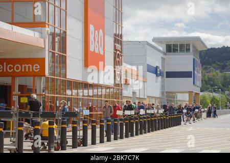 A long queue of shoppers outside the B&Q store in Swansea Stock Photo