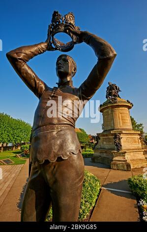 Stratford upon Avon and the Gower Memorial statue of William Shakepeare, and characters from his plays, in Bancroft Gardens. Stock Photo