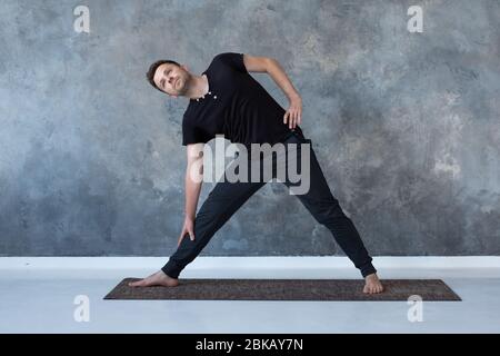 Utthita Trikonasana (Extended Triangle Pose): Steps, Benefits, Precautions  - Fitsri Yoga
