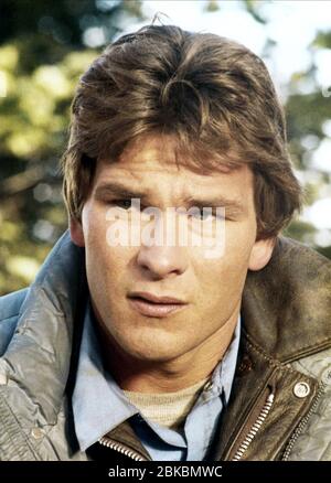 RED DAWN (1984) PATRICK SWAYZE, CHARLIE SHEEN, JENNIFER GREY, C THOMAS HOWELL RDA 026 Stock