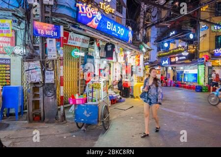 Pho Ta Hien pub street, old quarter, Hanoi, Vietnam Stock Photo