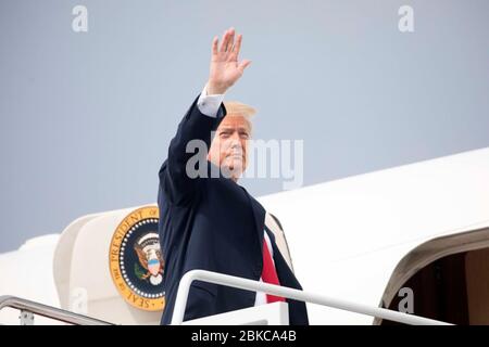 President Donald J. Trump boards Air Force One at Joint Base Andrews | May 10, 2018 Photo of the Day: May 14, 2018