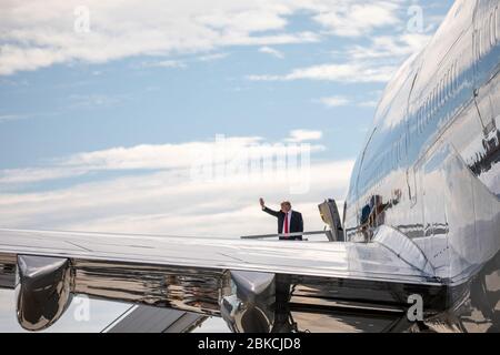 President Donald J. Trump prepares to depart John F. Kennedy International Airport Thursday, Sept. 27, 2018, en route to Joint Air Base, Md. President Donald J. Trump Boards Air Force One Stock Photo