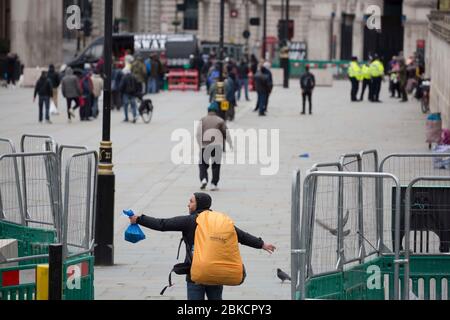 Trafalfar Square, Lonond, UK. 3rd May 2020. Volunteers from Nishkam Swat supply homeless people in food every day at Trafalgar Square around 6pm. Not all homeless get a chance for a shelter during the outbreak of coronavirus. Stock Photo