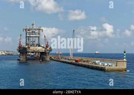 The Cajun Express Semi Submersible Oil rig moored up alongside the ...