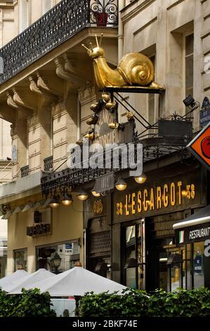 L'Escargot Montorgueil Restaurant exterior with golden snails on sign Rue Montorgueil, Paris, France Stock Photo