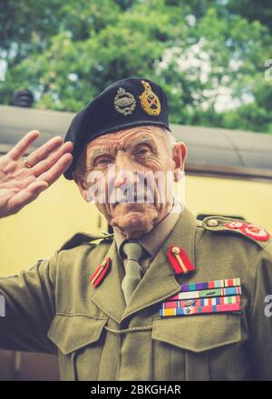 Retro front view close up of 1940s man in uniform, Severn Valley Railway 1940s WWII summer event, saluting as Field Marshal Montgomery, Monty. Stock Photo