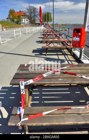 Because corona protection measures locked seating at the ferry dock in Zollenspieker Kirchwerder, Hamburg, Germany, Europe  /  Wegen Corona-Schutzmaßn