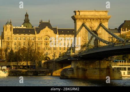 The Chain Bridge with Four Seasons Hotel Gresham Palace, Budapest, Central Hungary, Hungary Stock Photo