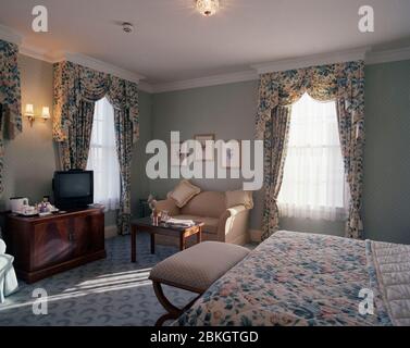 Room interiors in 1991 of the then new Swallow Hotel, Birmingham, West Midlands, England, Stock Photo