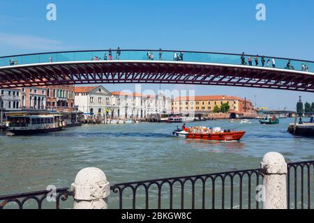 Constitution Bridge, Venice, Italy, Santiago Calatrava, Constitution ...