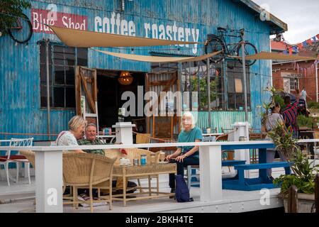 South Africa, Western Cape, Mossel Bay, Bland Street, Blue Shed Coffee Roastery, eccentric coffee shop in junk yard Stock Photo