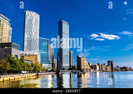New skyscrapers in Canary Wharf - residential Newfoundland Quay tower, One Bank Street and the residential Landmark Pinnacle, London, UK Stock Photo