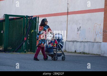 Roma, Italy. 04th May, 2020. Rome, coronavirus emergency. Phase two first day, parks and some bars reopen, many children on the street after two months of quarantine. Credit: SPP Sport Press Photo. /Alamy Live News Stock Photo