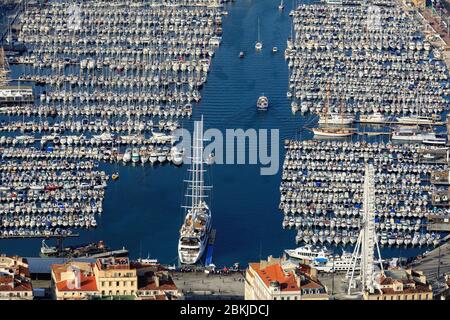 France, Bouches du Rhone, Marseille, 1st arrondissement, Vieux Port, quai de la Fraternite (aerial view) Stock Photo