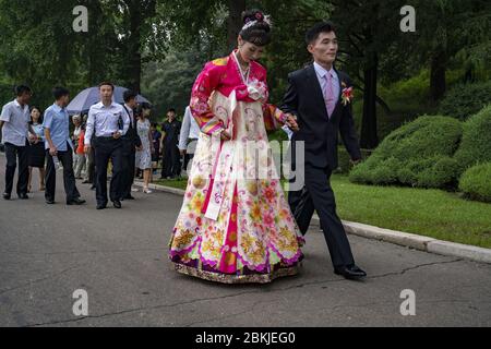 North Korea, Pyongyang, groom and bride in the Moranbong Park Stock Photo