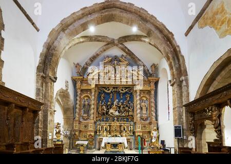 France, Var, Dracenie, Les Arcs sur Argens, Ste Roseline Chapel, baroque high altar surrounded by a sculpted altarpiece that frames a Descent from the Cross from the early 16th century Stock Photo