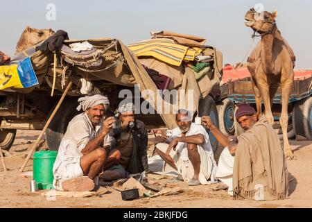 India, Rajasthan, Nagaur, cattle fair, group of camel traders Stock Photo