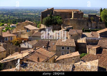France, Vaucluse, regional natural park of Luberon, Lagnes, view of the castle Stock Photo