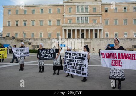Athens, Greece. 4th May, 2020. Protesters hold placards and banners bearing messages such as against oil drilling, mining and wind farms. Hundreds gathered in front of the parliament to demonstrate against the government's environmental draft bill that lifts restrictions and as activists and environmental organizations claim will seriously endanger the environment. Credit: Nikolas Georgiou/ZUMA Wire/Alamy Live News Stock Photo