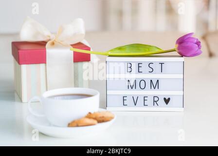 https://l450v.alamy.com/450v/2bkjtc9/mothers-day-background-morning-suprise-cup-of-tea-with-cookies-lightbox-with-words-best-mom-ever-and-tulip-flower-on-it-standing-on-the-marble-ta-2bkjtc9.jpg