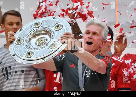 Jupp HEYNCKES celebrates its 75th birthday on May 9, 2020. Archive photo: Jupp HEYNCKES (coach FC Bayern Munich) with bowl, championship bowl, trophy, jubilation, joy, enthusiasm, award ceremony, football 1. Bundesliga, 34. matchday, matchday34, FC Bayern Munich (M) -VFB Stuttgart (S) 1-4, on May 12, 2018 in Muenchen/Germany, ALLIANZAREN A. German champion, German championship, ¬ | usage worldwide Stock Photo