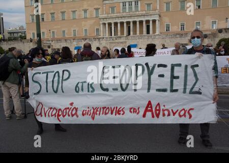 Athens, Greece. 4th May 2020. Protesters hold placards and banners bearing messages such as against oil drilling, mining and wind farms. Hundreds gathered in front of the parliament to demonstrate against the government's environmental draft bill that lifts restrictions and as activists and environmental organizations claim will seriously endanger the environment. Credit: Nikolas Georgiou/Alamy Live News Stock Photo